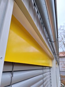 Aufnahme der Rollladen am Containermodul des am Tausgymnasium in Backnang von außen