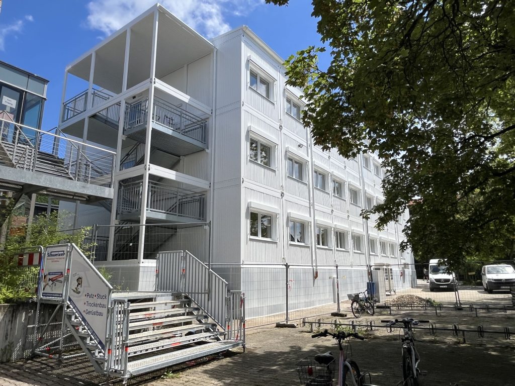 Aufnahme der Modulbau-Schule in Metzingen von außen