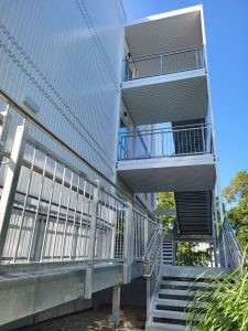 Aufnahme der Modulbau-Schule in Metzingen von außen