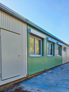 Aufnahme der Modulbau-Schule im Schwentinental von außen