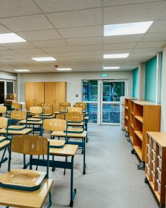 Aufnahme eines Klassenzimmers in einer Modulbau-Erweiterung einer Grundschule in Herne von innen