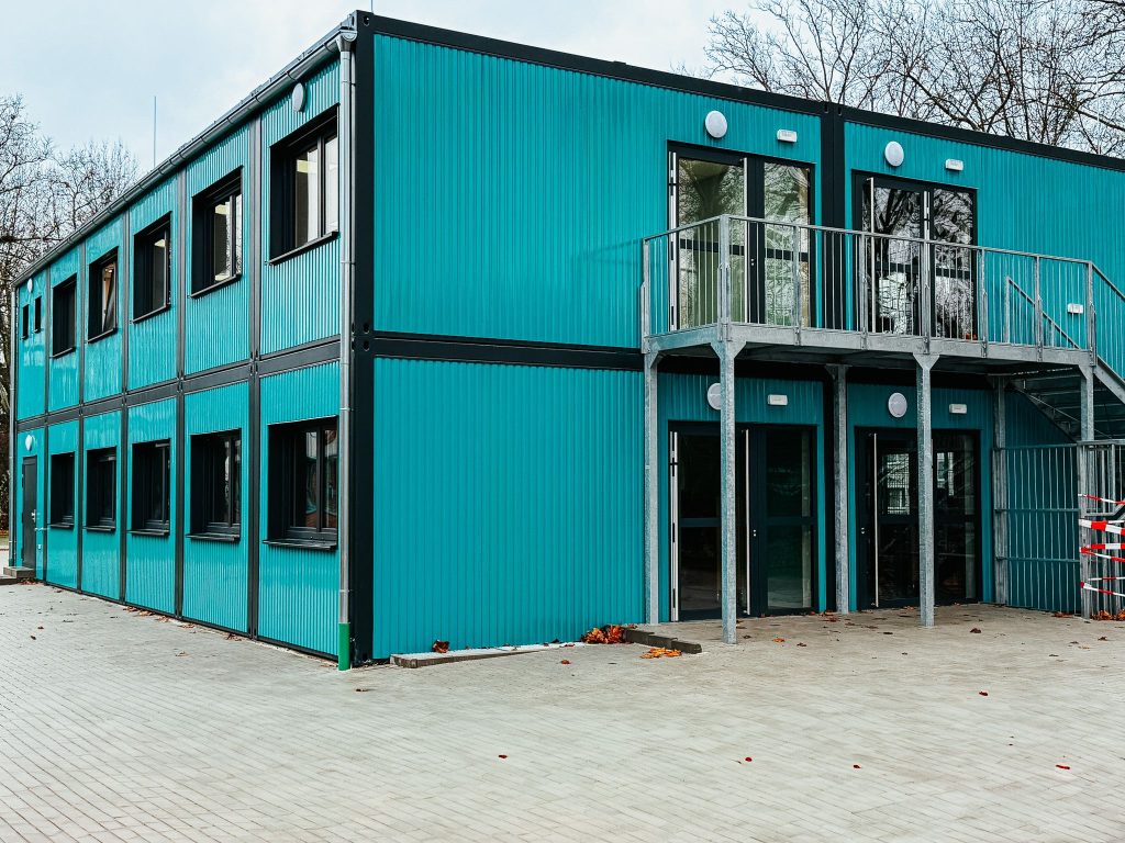 Aufnahme einer Modulbau-Erweiterung einer Grundschule in Herne von außen