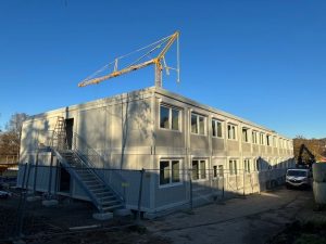 Aufnahme einer Flüchtlingsunterkunft in Containerbauweise von außen