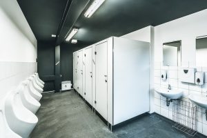Aufnahme eines Sanitärcontainers der Arena Regensburg von innen