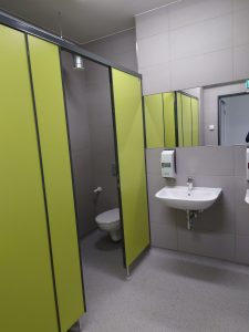 Aufnahme der Sanitäranlage eines neugebauten Büros von innen
