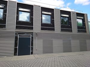 Aufnahme eines neugebauten Büros von außen
