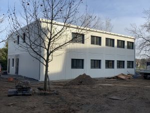 Aufnahme vom Hort in Modulbauweise an der GS Massen, Niederlausitz - von außen