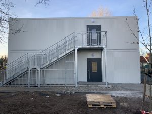 Aufnahme vom Hort in Modulbauweise an der GS Massen, Niederlausitz