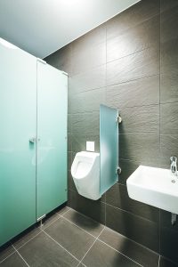 Aufnahme der Sanitäranlage eines Containergebäudes in der Holzsystem-Bauweise