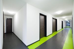 Aufnahme des Innenbereich eines Containergebäudes in der Holzsystem-Bauweise