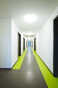 Aufnahme des Innenbereich eines Containergebäudes in der Holzsystem-Bauweise