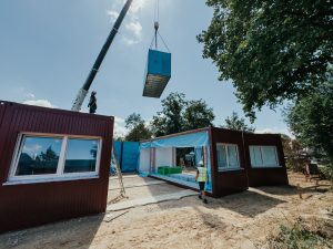 Anlieferung der Containermodule für die Schule in Rheine
