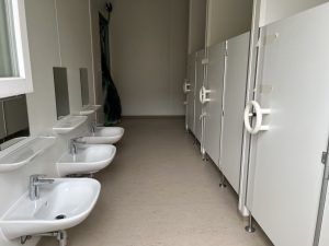 Sanitärraum der Kindertagesstätte in Albig von innen