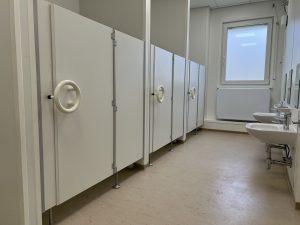 Aufnahme des Sanitärraums der Kindertagesstätte in Albig von außen