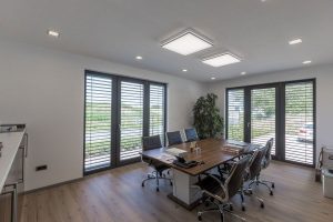 Aufnahme des Innenbereich eines Containergebäudes in der Holzsystem-Bauweise