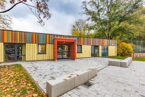 Außenansicht einer Kindertagesstätte im Bereich Modulbau