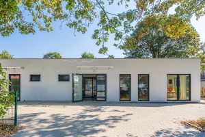 Aufnahme der bestehenden Schulmensa in Bad Laer von außen