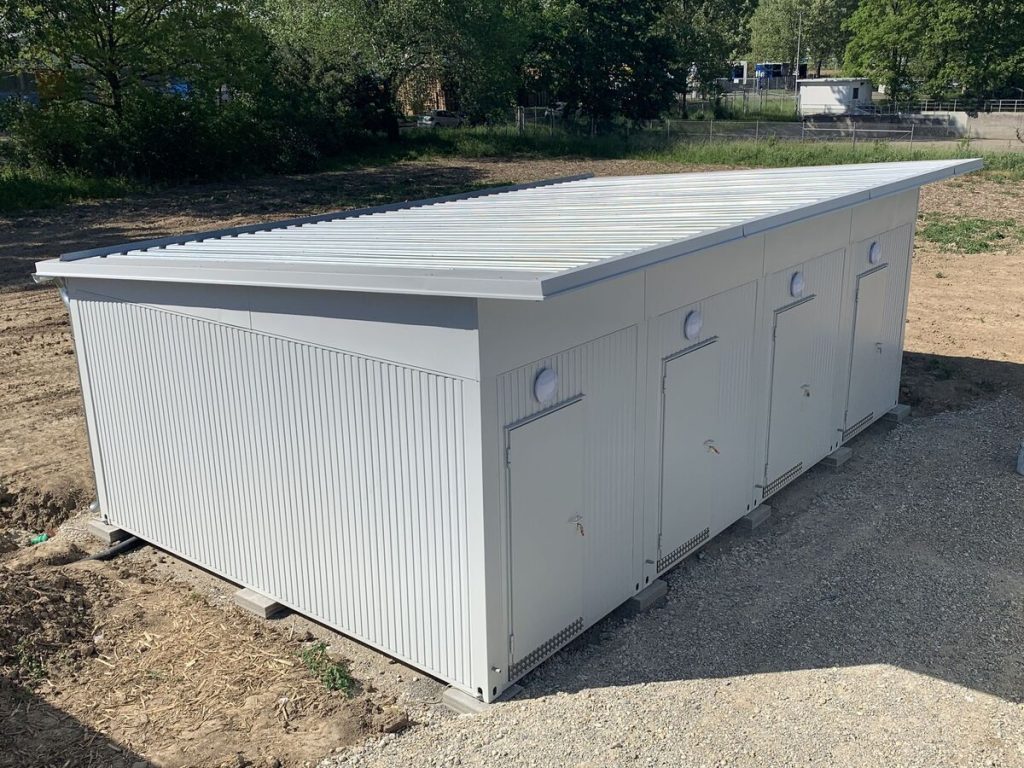 Aufnahme der Containeranlage als Obdachlosenunterkunft von außen