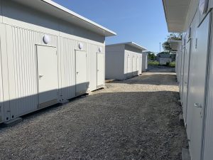 Aufnahme der Containeranlage als Obdachlosenunterkunft von außen