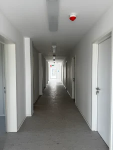 Innenansicht des Flurs der Flüchtlingsunterkunft